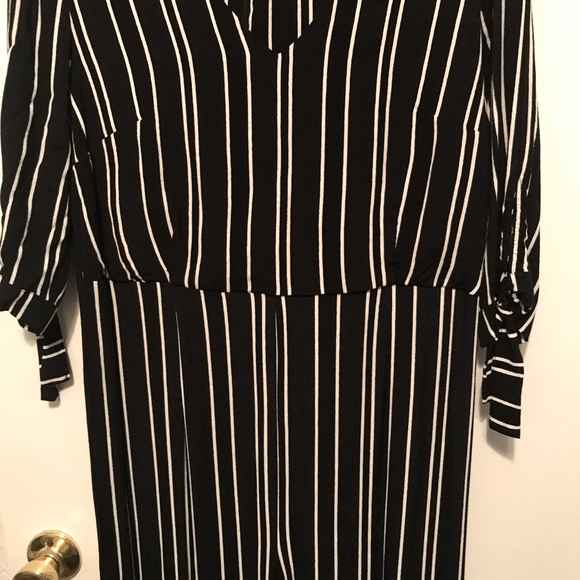 Black and white striped jumpsuit - Picture 3 of 3
